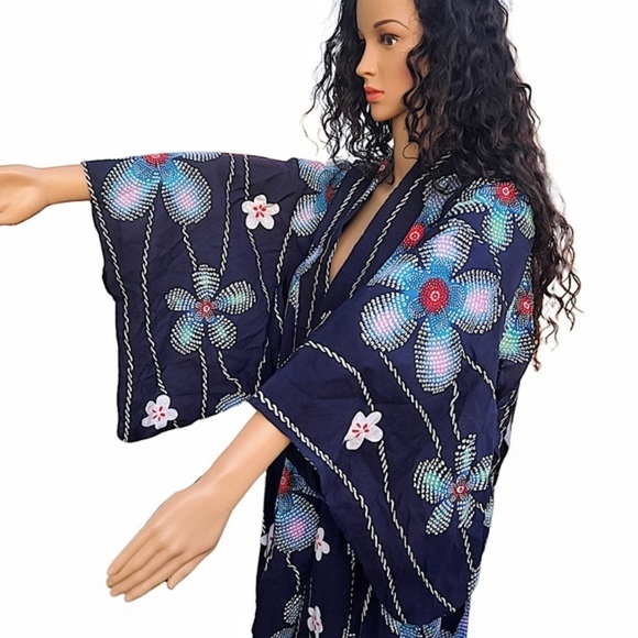 Vintage Handmade Japanese Navy Blue Kimono with Dotted Flowers - Picture 3 of 7
